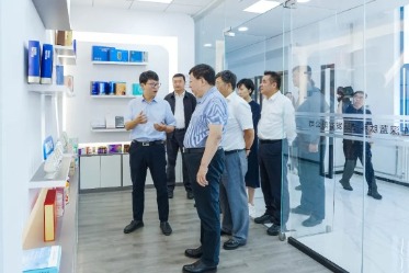 省人大常委会党组书记、副主任陈向群等领导莅临深蓝肽调研指导